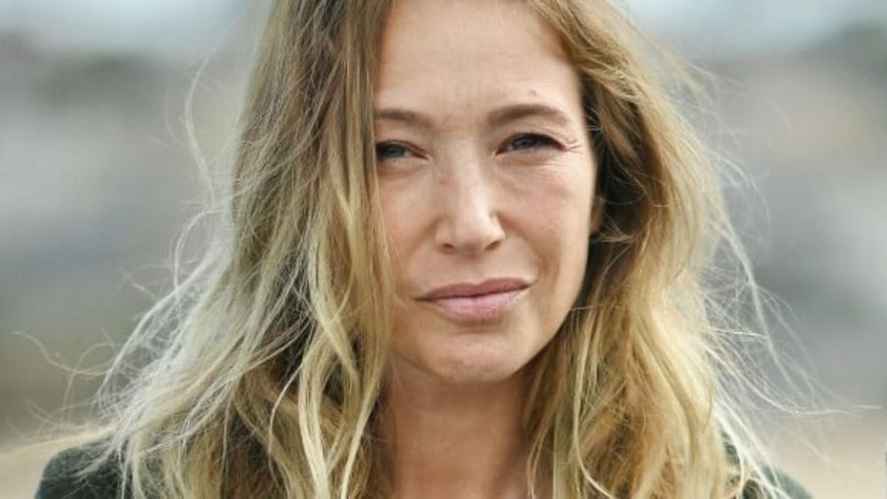 Laura Smet : elle se confie sur sa découverte de la dépouille de Johnny Hallyday