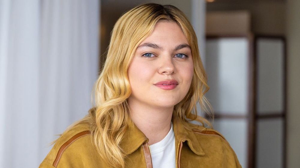 Louane explique pourquoi elle a retiré des plateformes une chanson évoquant sa maman : "C'est très compliqué pour moi"