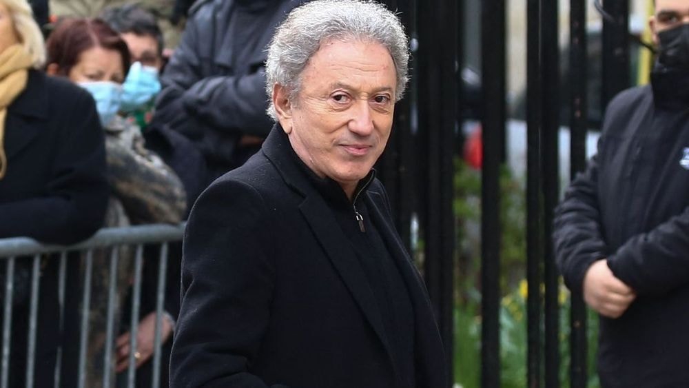 "Nue, en position du lotus" : Michel Drucker revient sur cette fan totalement obsédée par lui