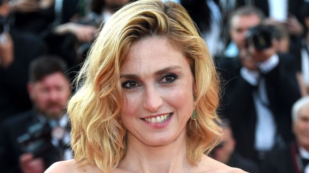 Julie Gayet sans filtre sur sa première fois avec François Hollande : "J'ai poussé...