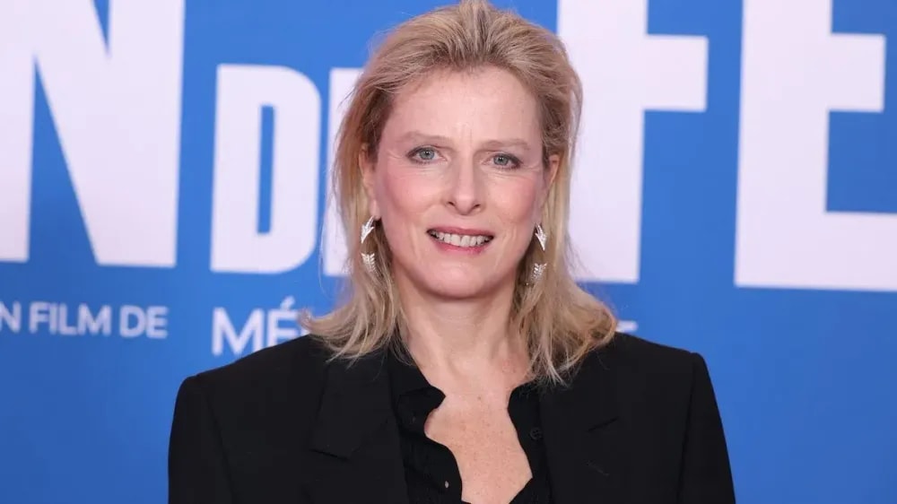 Karin Viard sans pudeur sur sa première fois “à 14 ans” avec Franck Dubosc : “On faisait l’amour…”