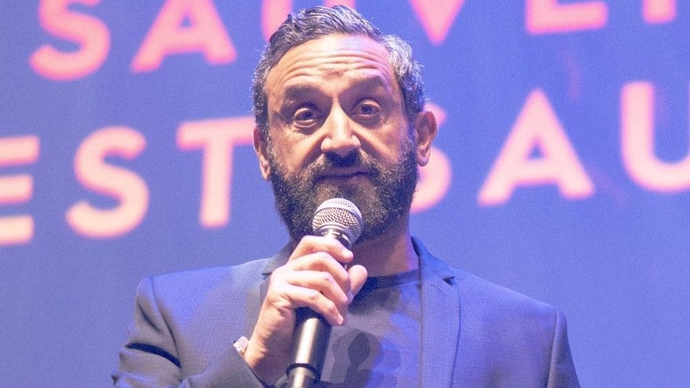 "J'ai été victime d'homophobie" : Cyril Hanouna revient sur son baiser polémique avec Matthieu Delormeau