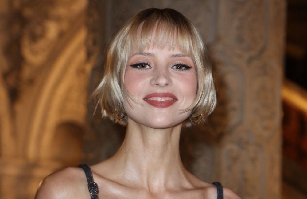 Angèle adopte déjà la couleur tendance de 2025