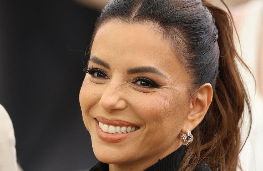 Queue-de-cheval moderne et élégante :  Eva Longoria réinvente la coiffure working girl