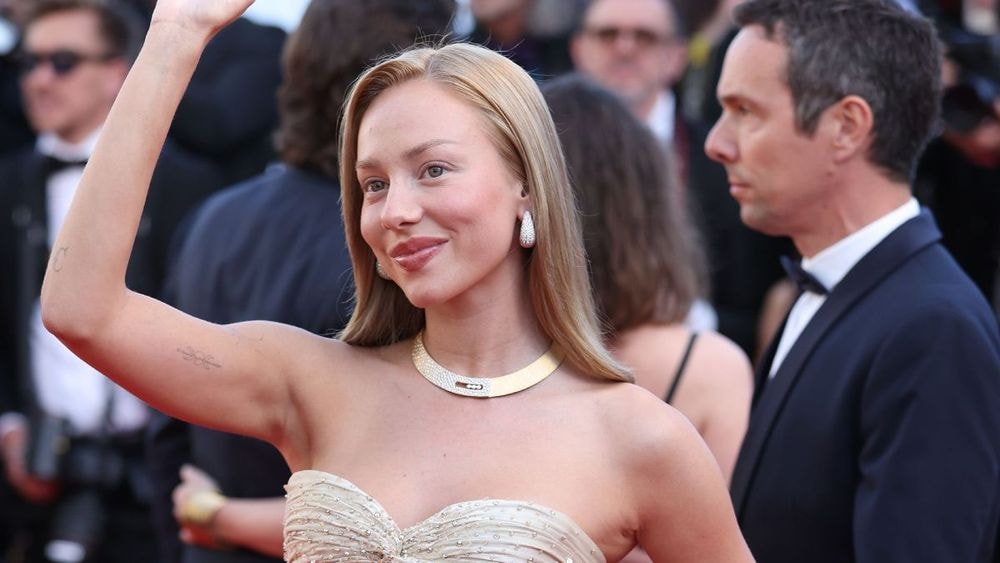 Pourquoi les selfies d'Ester Exposito paraissent si parfaits (l'astuce cachée de l'iPhone)