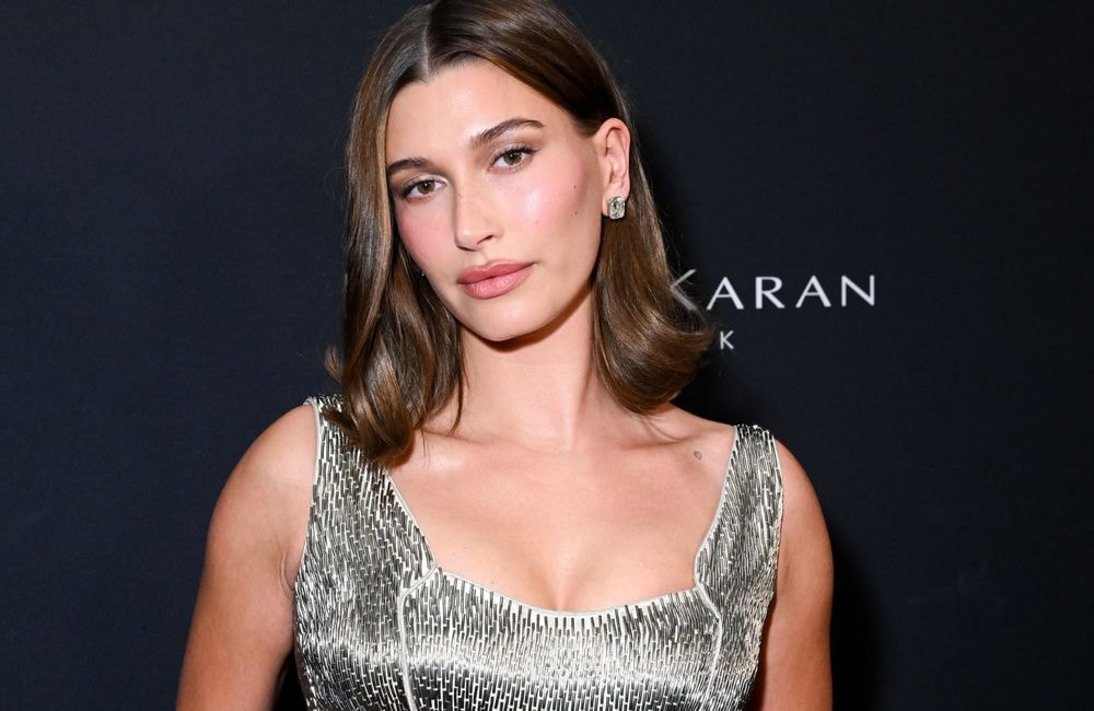 Accorder sa manucure à son look ? Hailey Bieber prouve que c’est l’idée la plus chic du moment