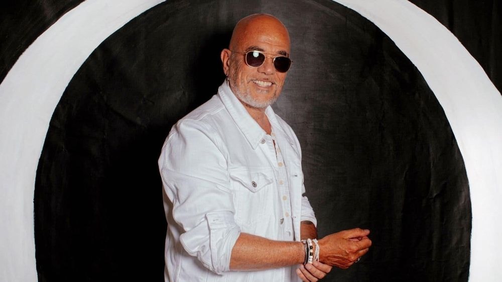 "Je me suis retrouvé seul avec ma mère" : Pascal Obispo se confie sur son enfance difficile