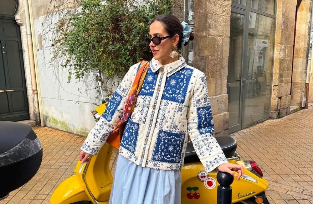 La veste matelassée à motifs : la tendance "cocoon" du printemps qui fleurit sur les réseaux