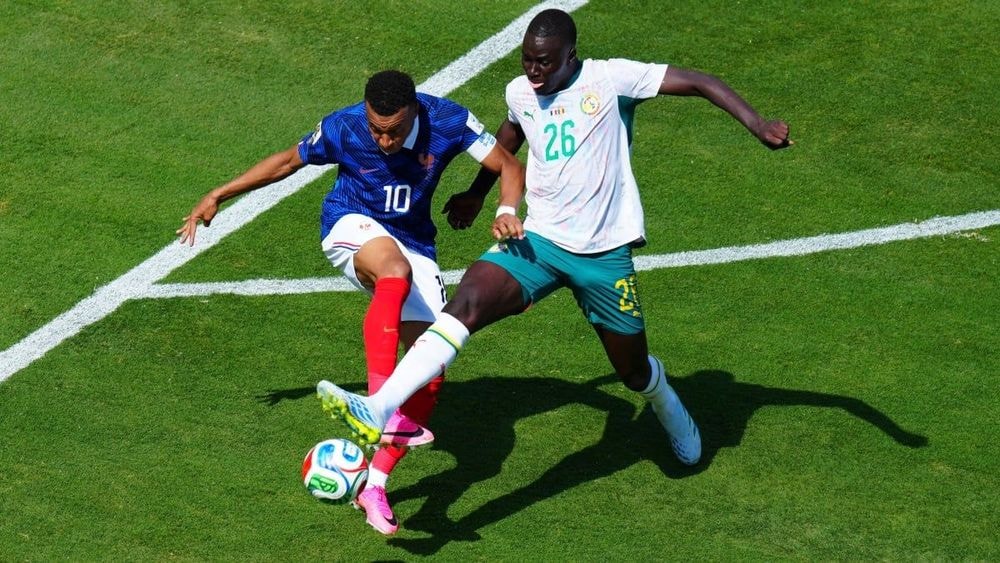 Mondial 2026 : "Il y a penalty !", l’arbitrage de France-Sénégal sur Mbappé fait scandale