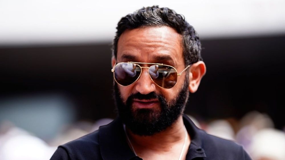 "Villa moderne style californien" : Cyril Hanouna ouvre les portes de sa maison tropézienne avec bassin XXL, court de Padel et vignes