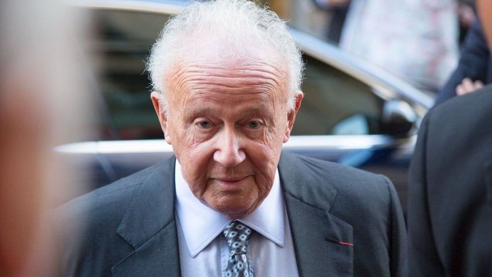 Philippe Bouvard : "Il l'a voulu", quasi sourd et aveugle à 96 ans, il profite de sa retraite à Cannes avec sa femme Colette
