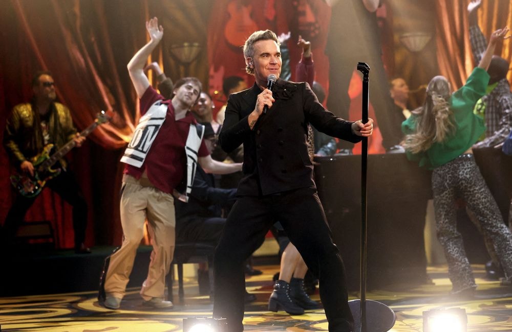 « Je veux vraiment m'y remettre » : Robbie Williams évoque son envie de reprendre les études