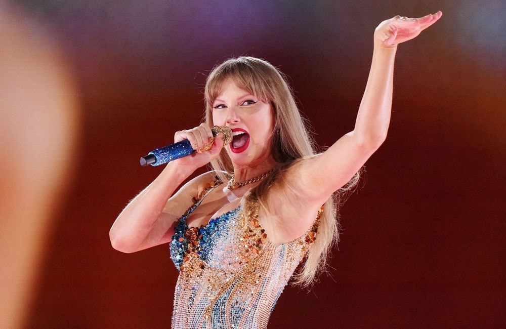 Le secret de la coiffeuse de Taylor Swift pour une coiffure à tout épreuve (pour aller danser)