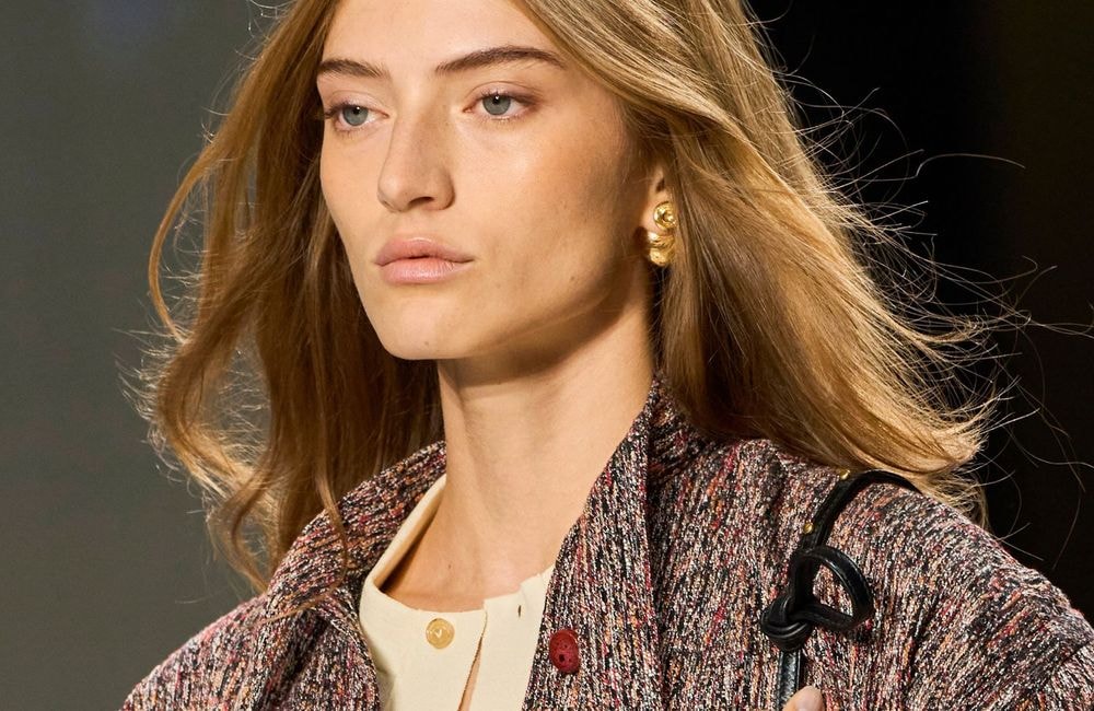 Cheveux : voici la coloration qui prolongera le bronzage à la rentrée