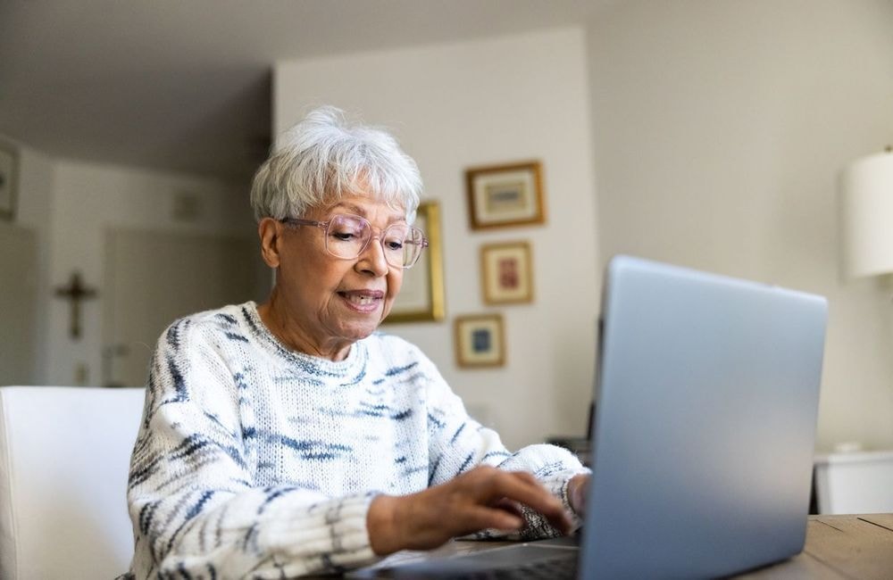 « Boomer traps » : des images générées par intelligence artificielle pour piéger les séniors
