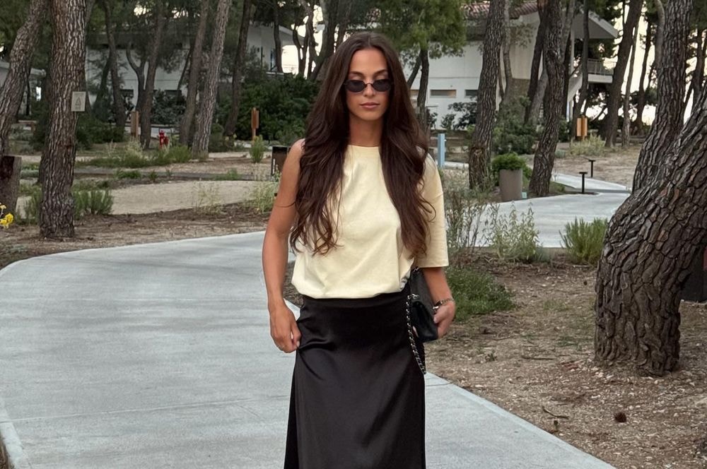 Jupe longue et sandales, le combo chic de l’été en 3 looks de défilé à reproduire facilement