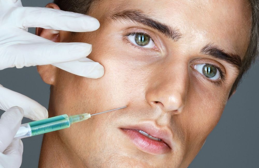 « Brotox » : pourquoi de plus en plus d’hommes (et surtout les trentenaires) passent aux injections