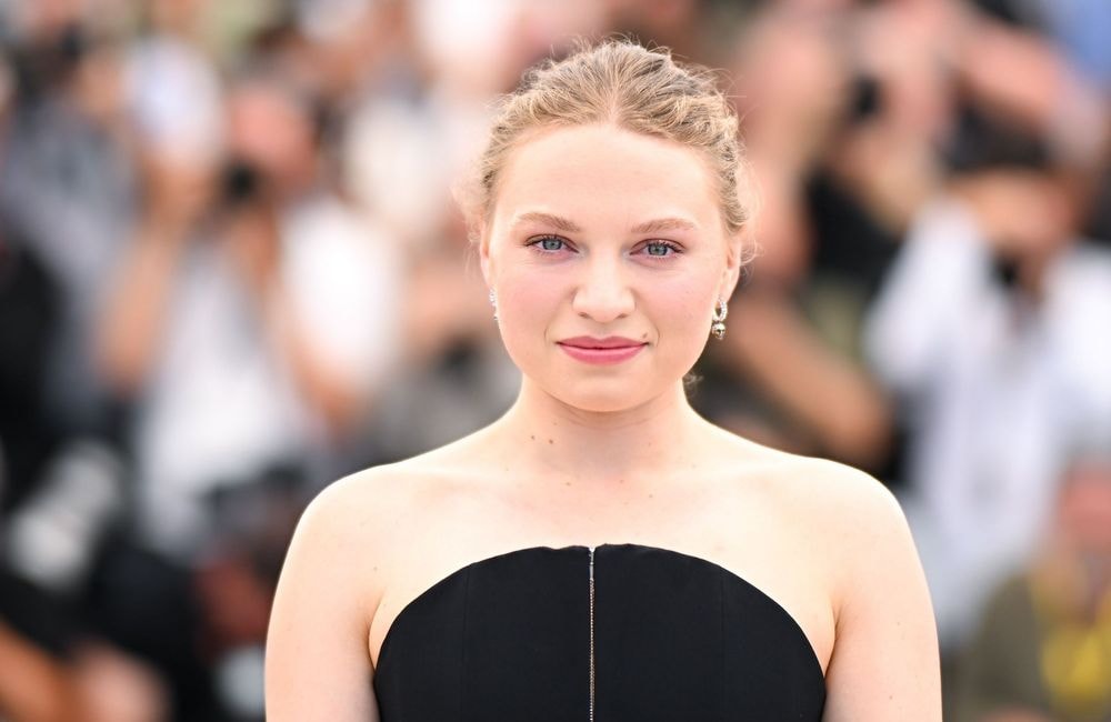 Qui est Mia Threapleton, la fille de Kate Winslet à l’affiche de « The Phoenician Scheme » ?