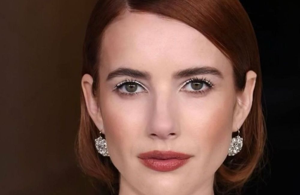 Carré court et roux flamboyant : Emma Roberts illumine Los Angeles avec une mise en beauté maîtrisée