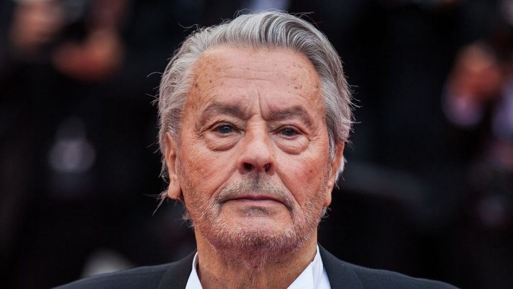 Alain Delon : une ancienne employée se confie sur sa dame de compagnie