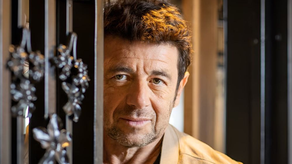 "Ça m'a gelé le sang" : une ancienne bénévole des Enfoirés accuse Patrick Bruel de comportements inappropriés en coulisses !
