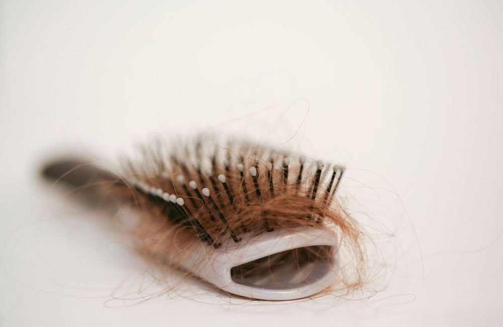 Ces trois signes montrent qu’il faut changer de brosse à cheveux sans plus attendre