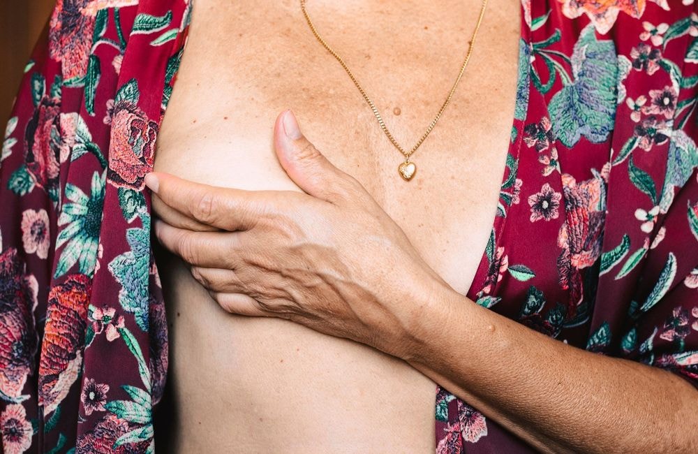 Prothèses mammaires, lipofilling ou lifting : comment choisir la bonne technique pour sa poitrine ?