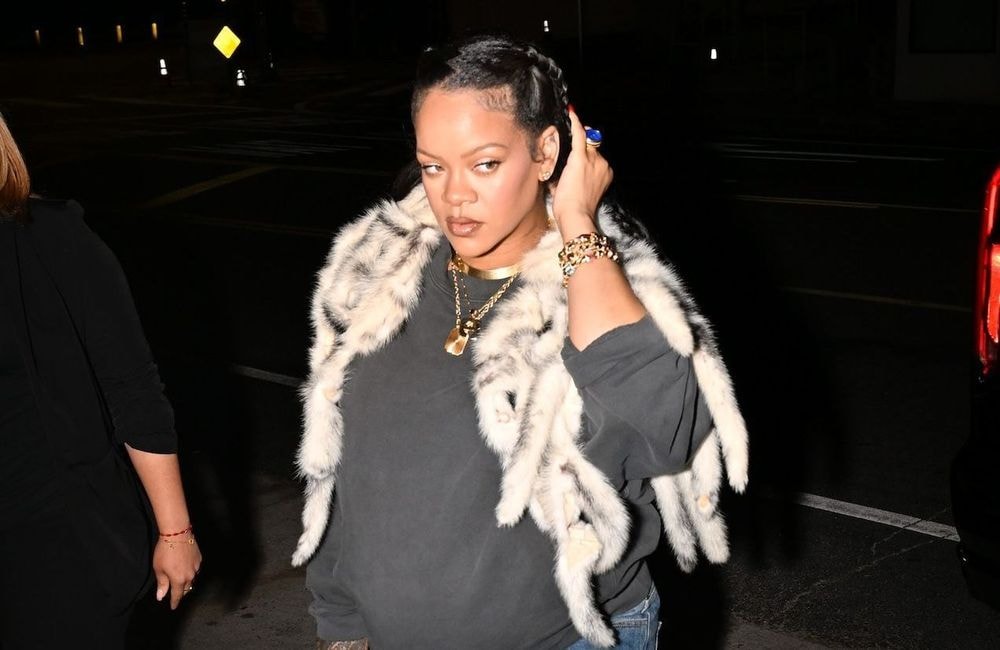 En jean et escarpins python, Rihanna nous donne le ton pour l'automne