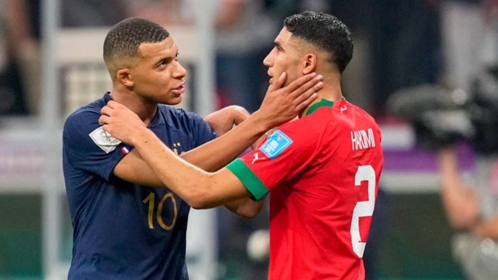 "Ce n’est pas mon ami…" : les déclarations d’Achraf Hakimi sur Kylian Mbappé électrisent déjà l’ambiance à 24 heures de la rencontre France-Maroc !
