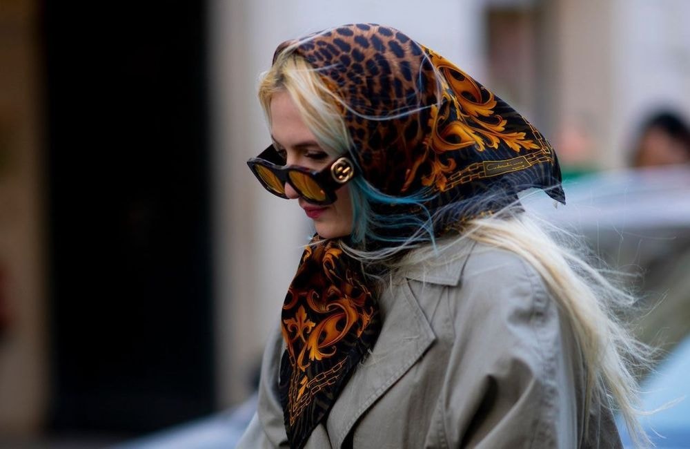 Ce foulard à l’imprimé tendance est le plus vendu du moment sur Vinted