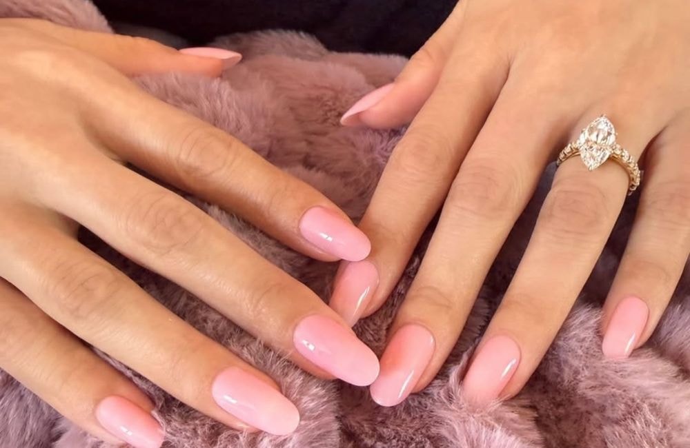 Cette couleur de vernis à ongles régressive séduit les stars