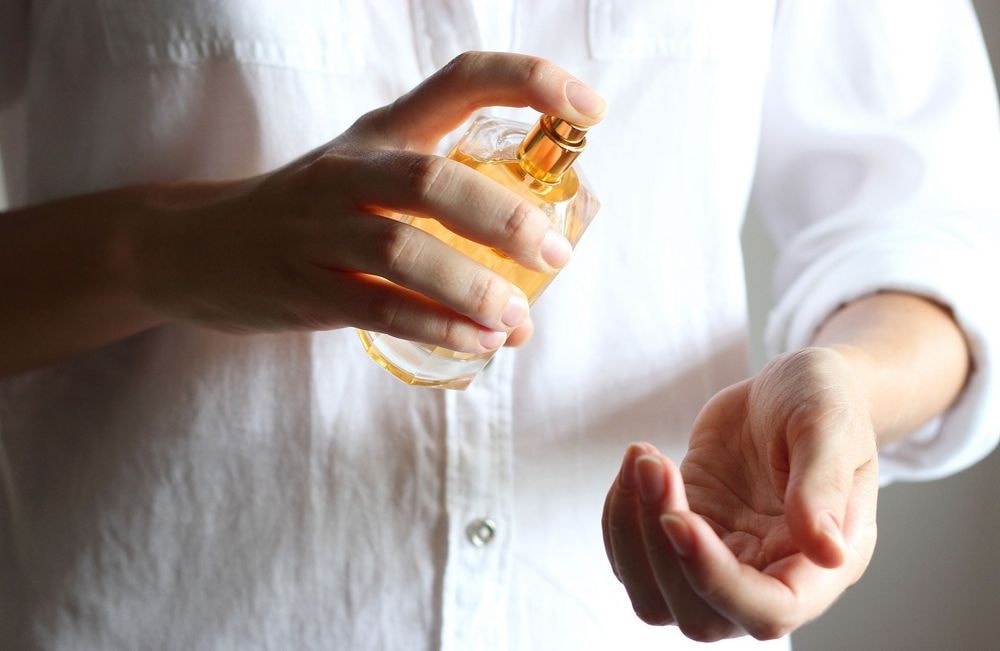 Parfum : cette senteur est la plus populaire de l’été (et on ne s’y attendait pas)