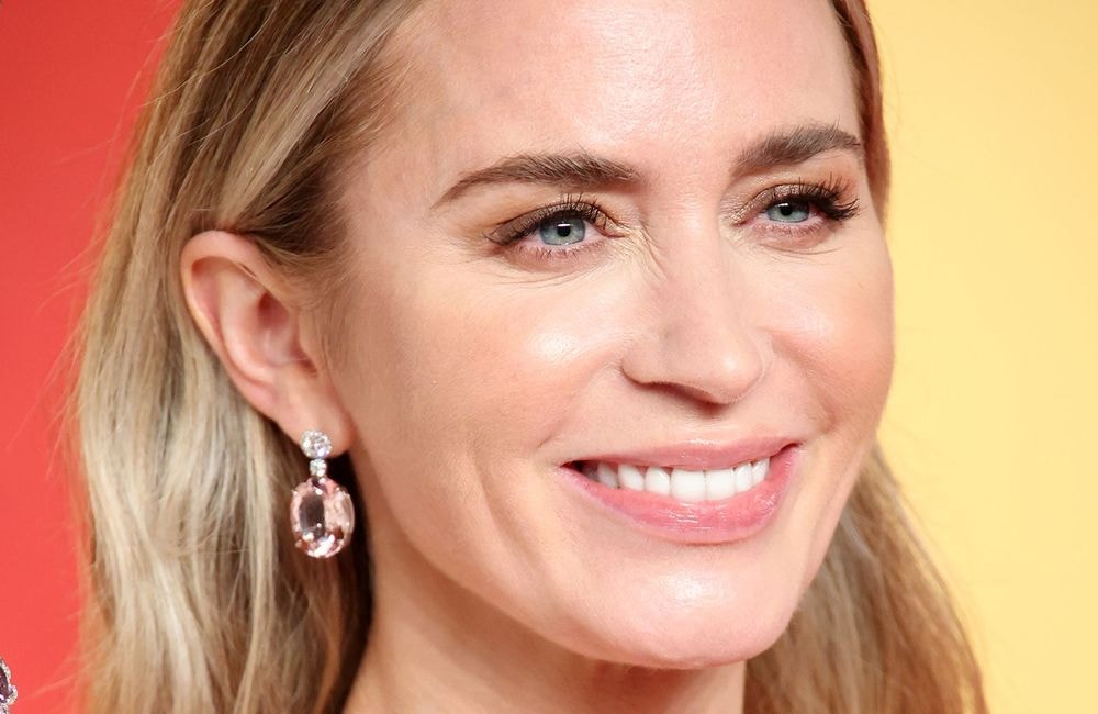Oscars 2024 : on craque pour la coiffure bohème d’Emily Blunt