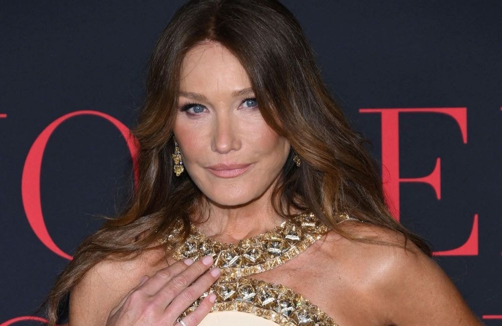« Le chemin n'est pas facile » : Carla Bruni se confie sur son combat contre le cancer
