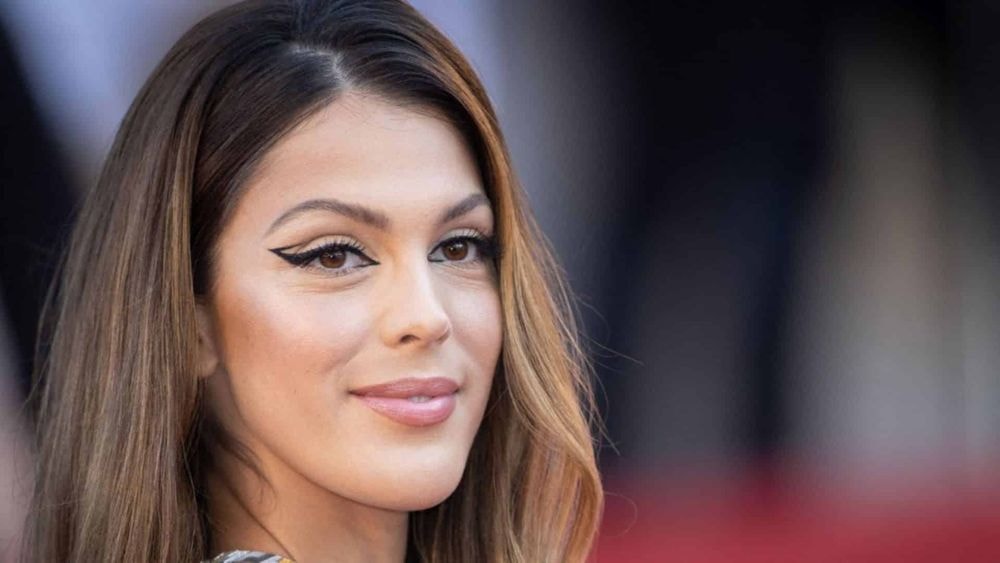 "Quelle inélégance" : Iris Mittenaere lynchée après un récent cliché, les internautes lui tombent dessus !