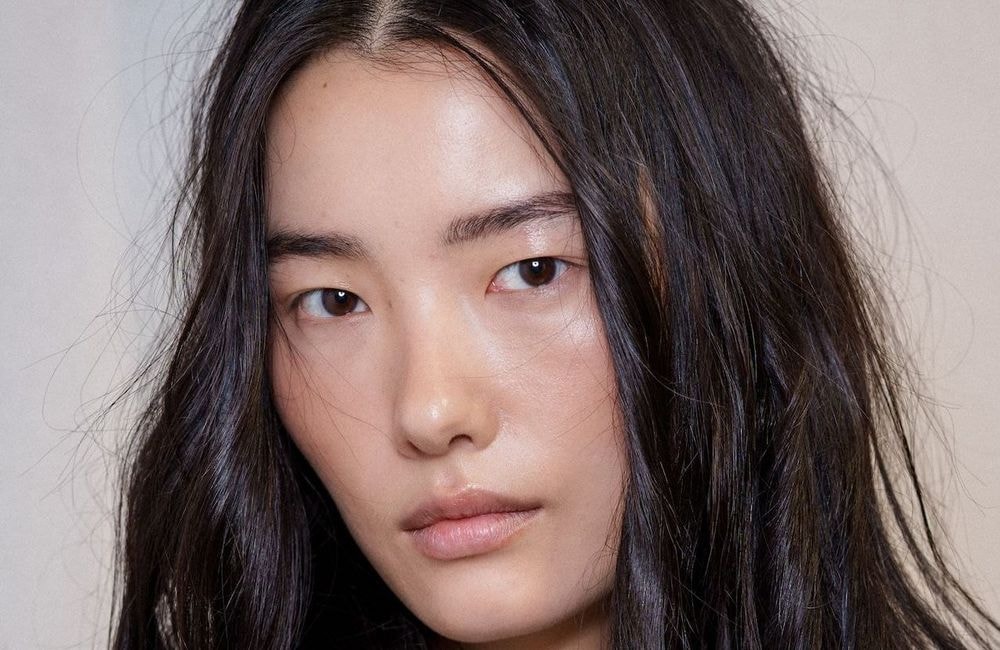 Cet ingrédient que l'on ajoute à notre thé favoriserait la pousse des cheveux selon la science