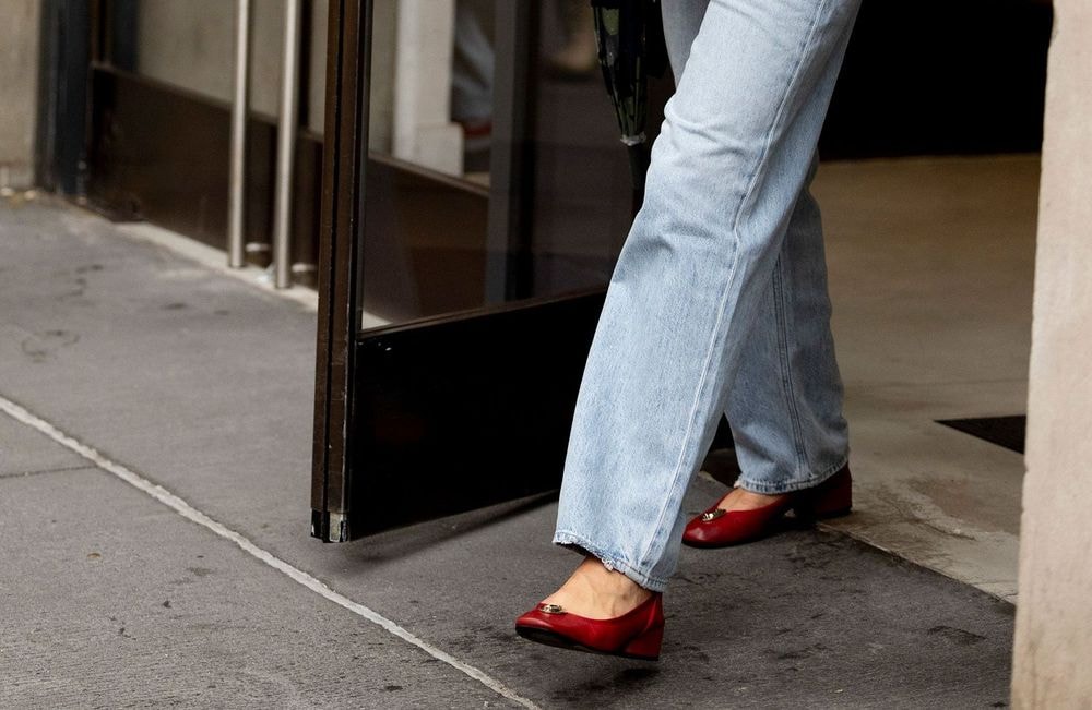 Les Françaises ne jurent que par cette couleur de ballerines cet été