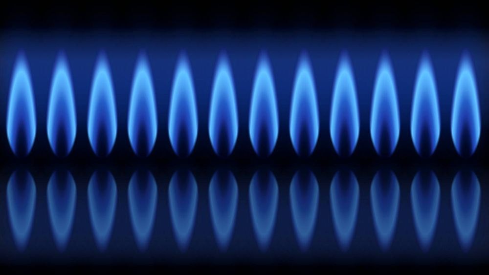 Frais cachés des assurances, baisse de prix de l'énergie... Les 3 infos immanquables du jour