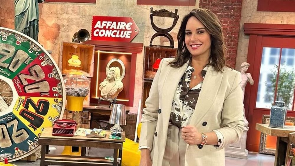 Julia Vignali en tête d'une émission sur l'IA, elle explique le concept