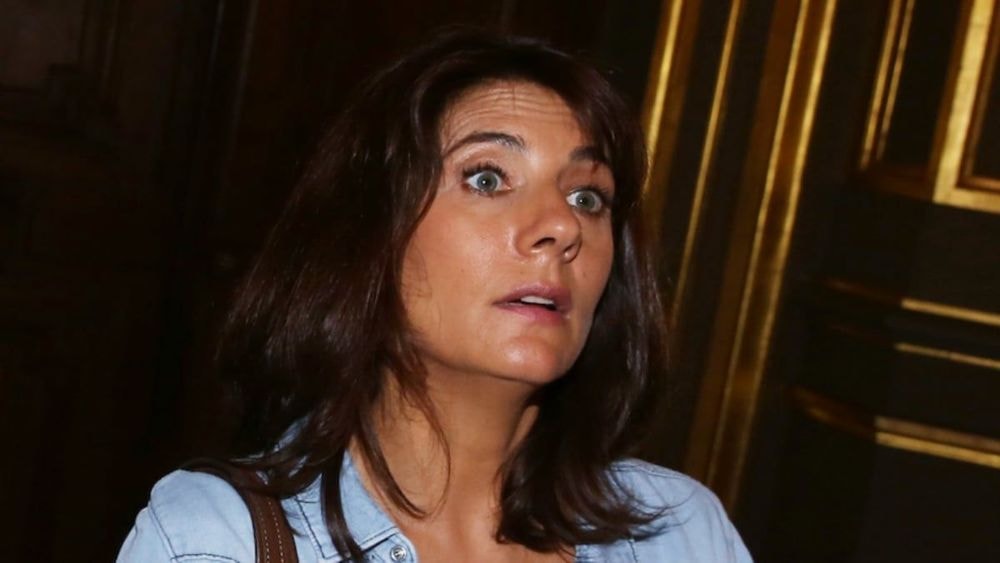 Estelle Denis furax : "Elle a dû coucher avec machin !", après une ultime provocation, elle craque