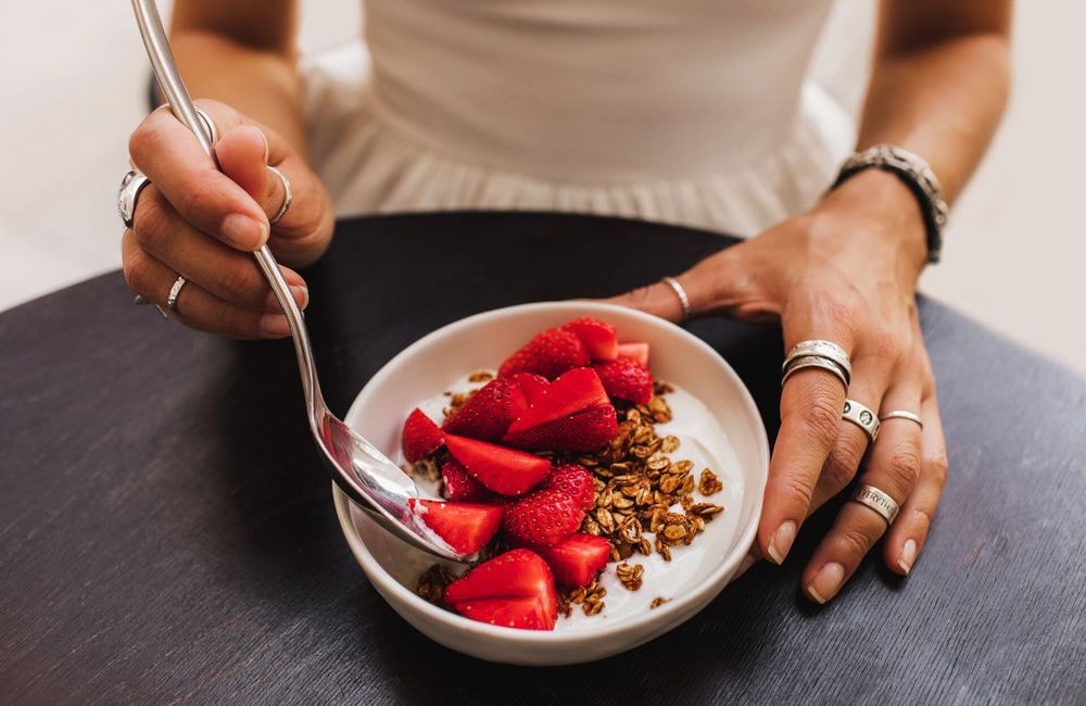 Petit-déjeuner danois : le bol protéiné qui séduit les « fit girls » et évite les fringales