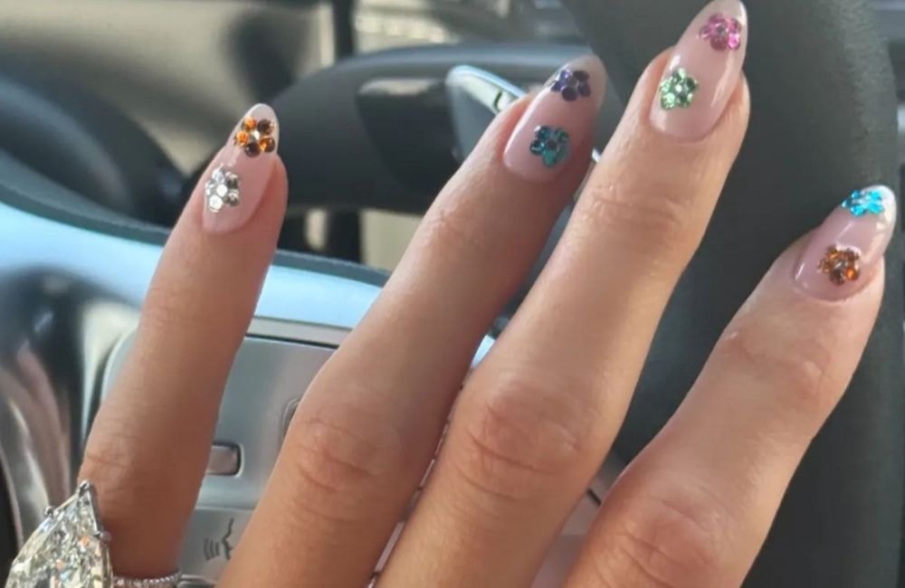 Les stars sont unanimes : cette manucure bijou va faire sensation cet été