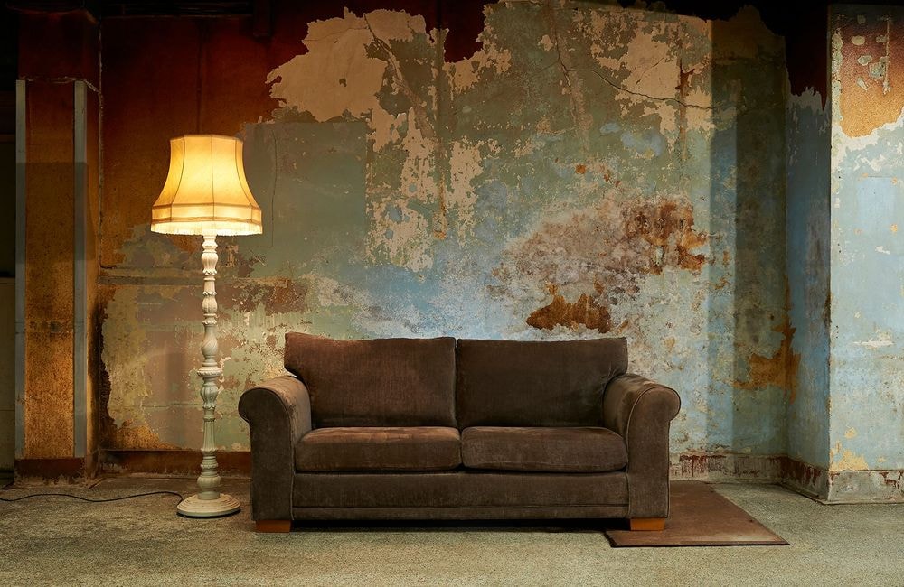 Comment cacher un mur moche sans travaux ?