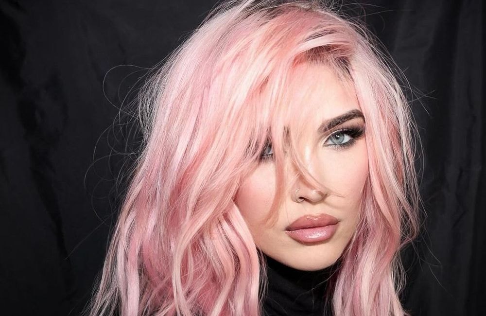 Méconnaissable, Megan Fox adopte une couleur de cheveux hors du commun