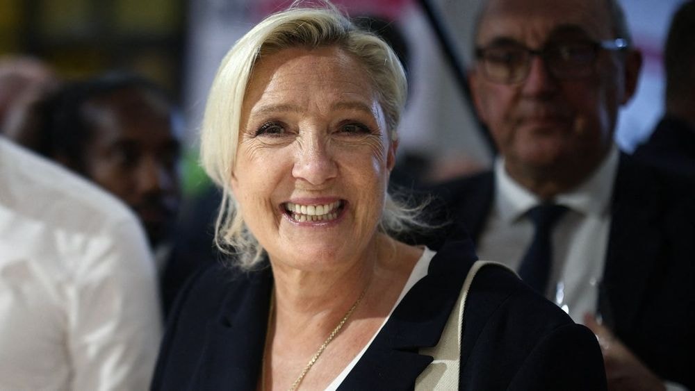 Marine Le Pen condamnée : "Je te laisse ma place", cette lettre adressée au père adoptif de Marion Maréchal