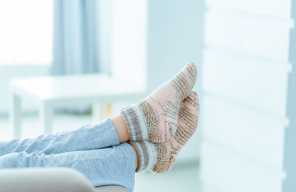 Pourquoi dormir avec des chaussettes peut aider à s’endormir plus vite