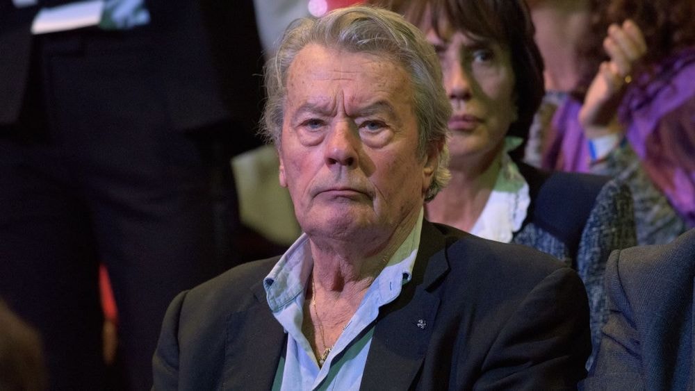 Alain Delon : des obsèques intimes et des règles très strictes imposées par ses trois enfants