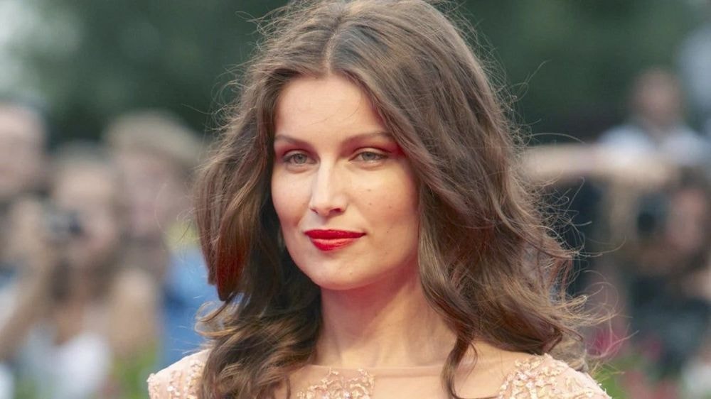 Nue mais "jamais sale" ni "impudique", Laetitia Casta (45 ans) refuse de se plier à ces diktats "puritains"