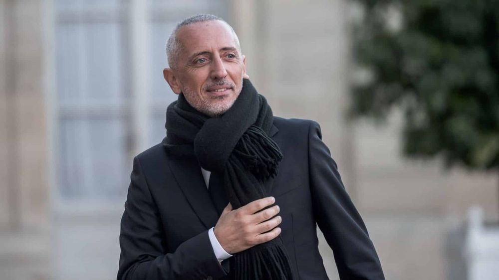 "Ça dure une minute trente" : Gad Elmaleh sans tabou sur ses parties de jambes en l'air à 54 ans