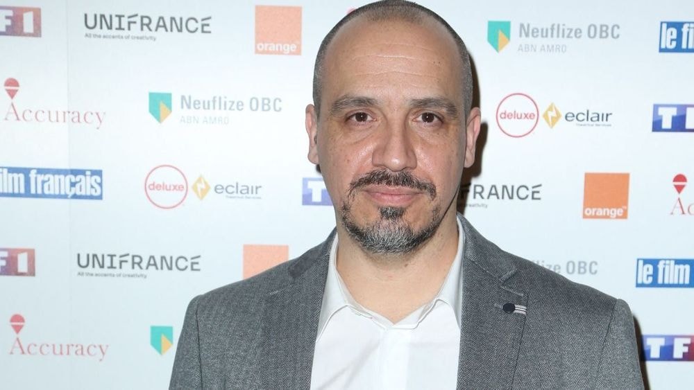 Alexandre Astier cash sur l’éducation de ses sept enfants : “Je ne suis pas sûre d’être un bon père”